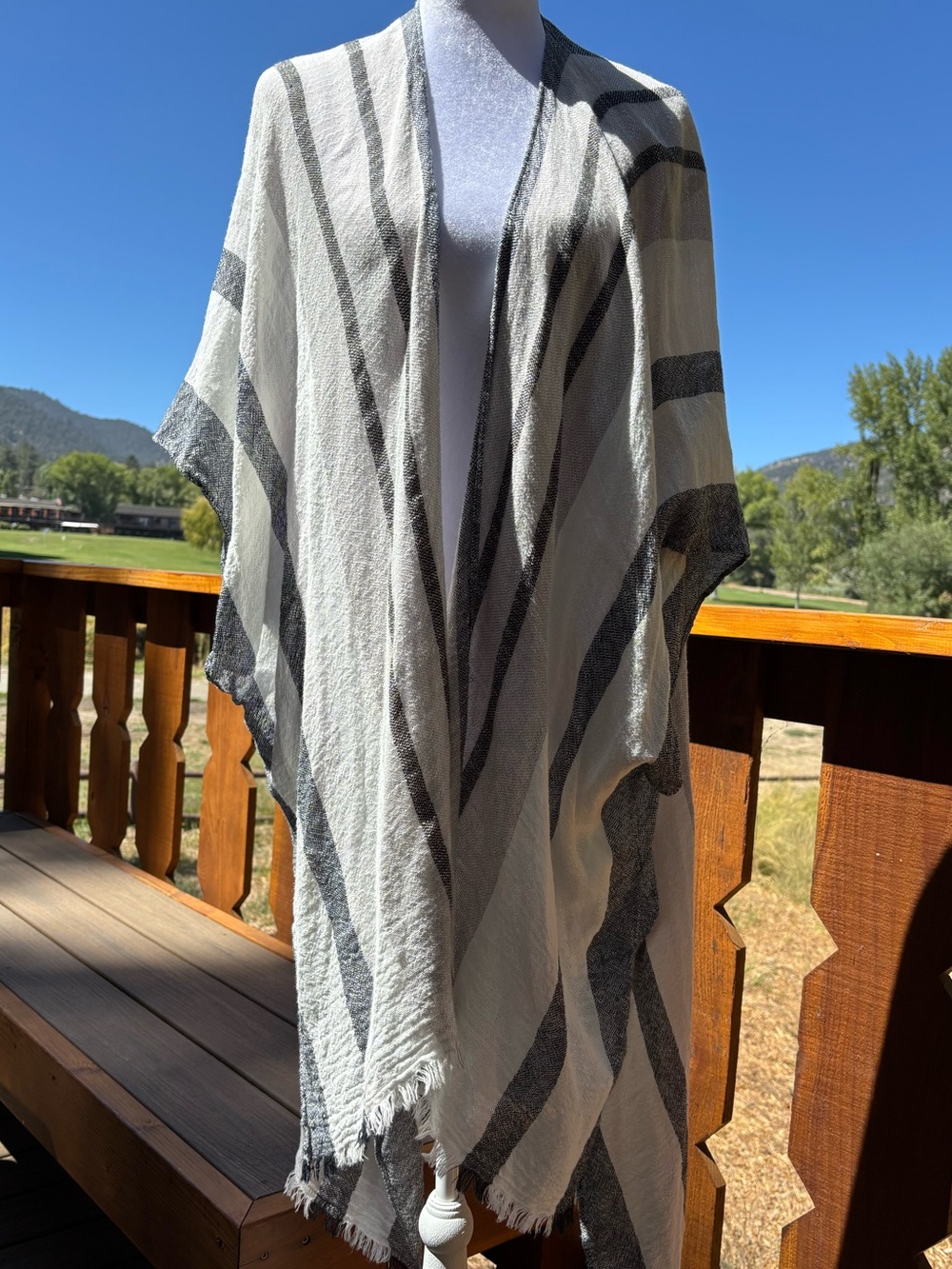 American Eagle Neutral Stripe Throw Shawl duster - White & Gray